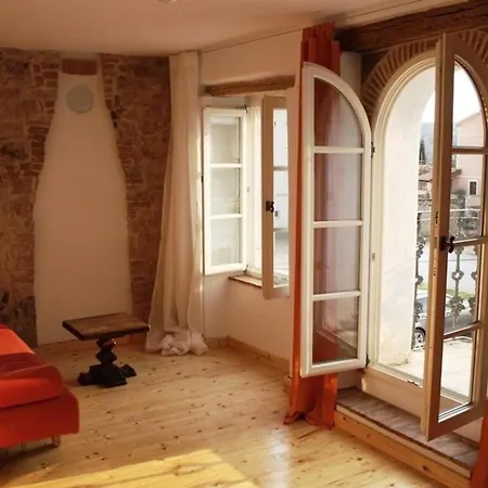 Liebevoll Eingerichtetes Istrisches Steinhaus Mit Grosser Ueberdachter Terrasse In Zentraler Lage Vakantiehuis