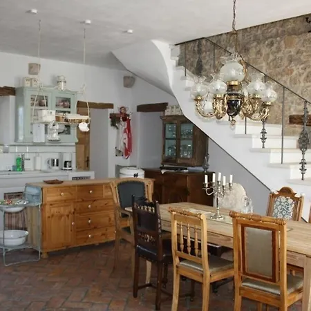 Holiday home Liebevoll Eingerichtetes Istrisches Steinhaus Mit Grosser Ueberdachter Terrasse In Zentraler Lage